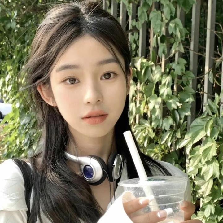 少女艾薇